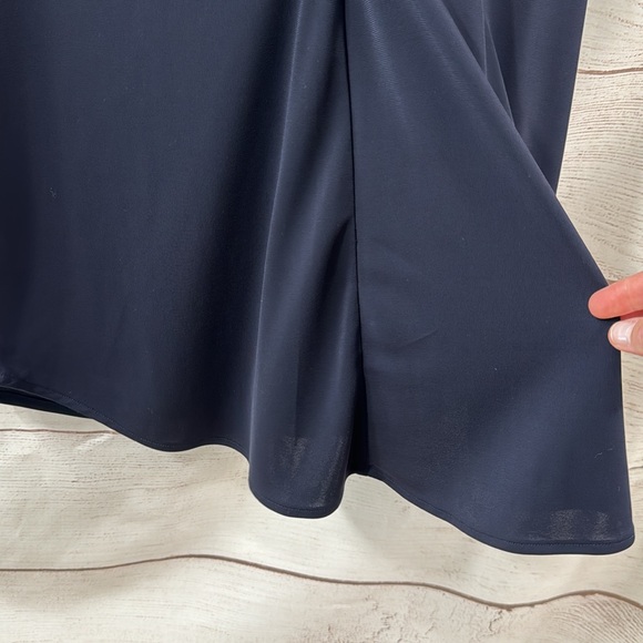 Gently used Ann Taylor navy blue women's shell tank top size Medium - Picture 4 of 7